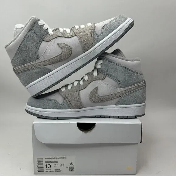 Nike Shoes Air Jordan 1 Mid SE WMNS “Particle Grey/Fleece” 2023